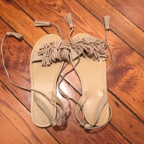 NWOT Tie up sandal. - Picture 3 of 4